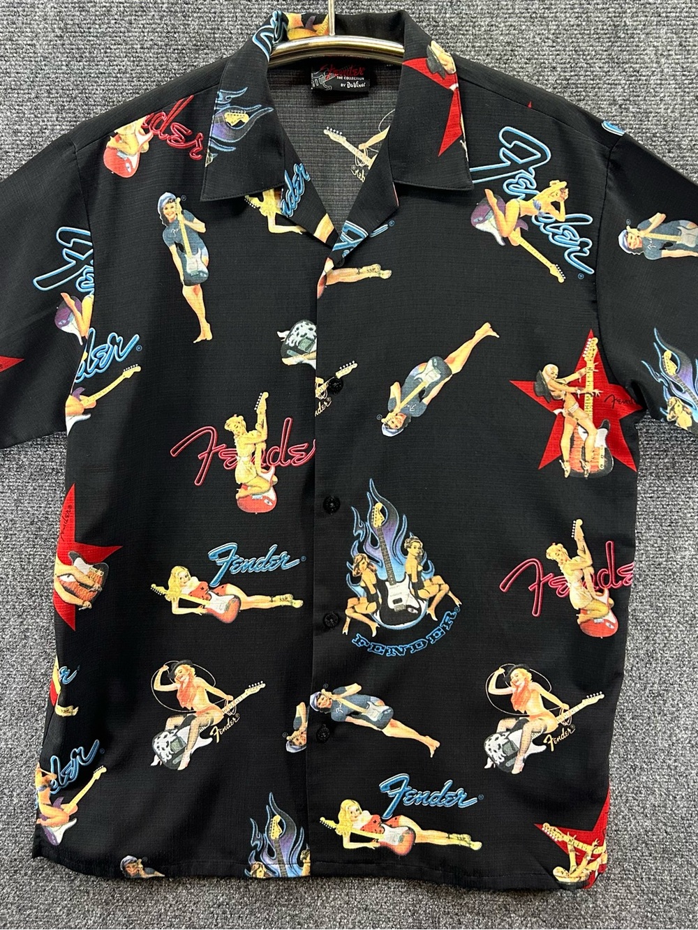 Fender Shirt Mens Medium Black Pin Up Guitar Hawaiian Rock Button Up Camp Aloha